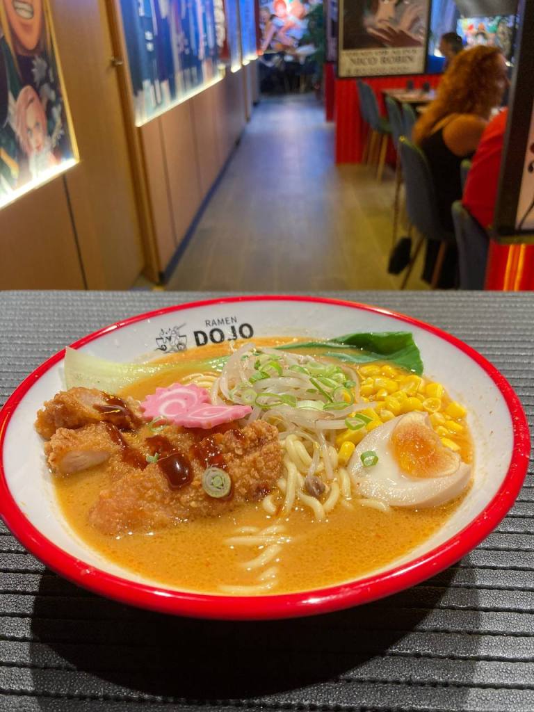 foto del plato de ramen con pato