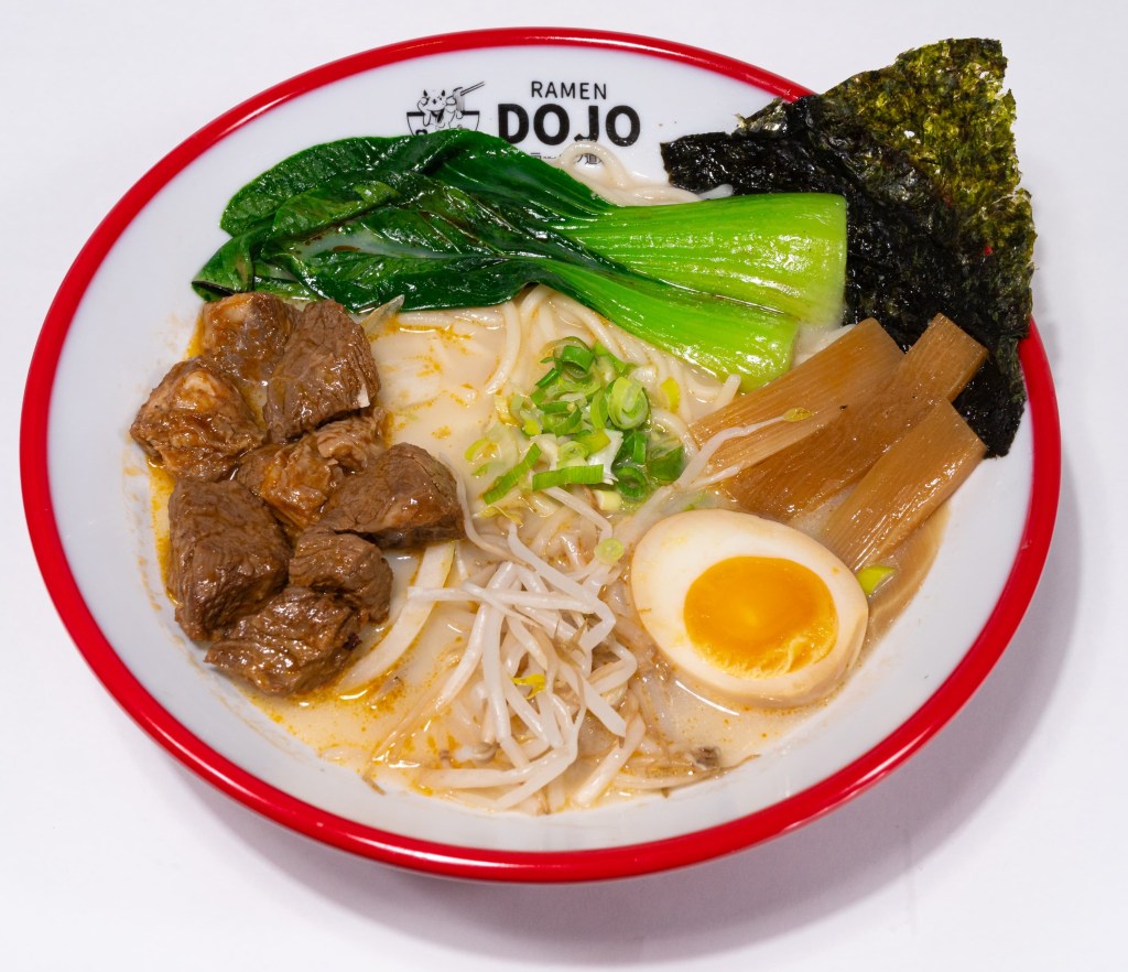 FIDEOS CON CARNE DE RES TONKOTSU / TONKOTSU BEEF NOODLES